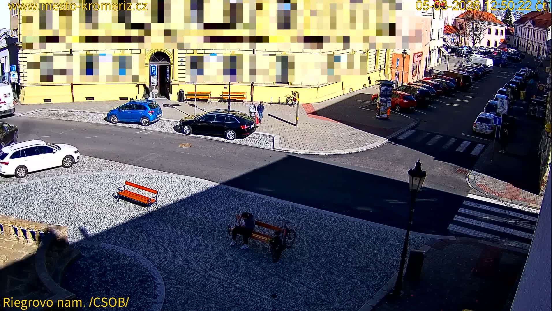 Kroměříž , Riegrovo Street CSOB Junction Live Cam - Kromeriz, Zlin, Czechia