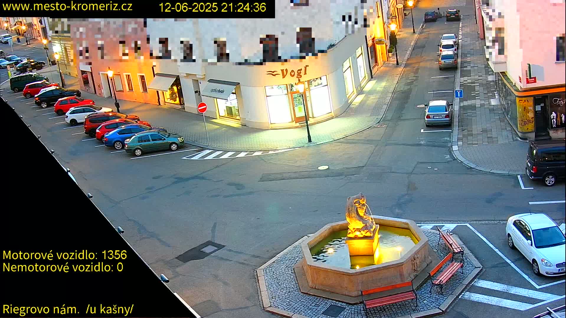 Kroměříž - Riegrovo Náměstí Fountain (Rieger Square) Live Cam - Kromeriz, Zlin, Czechia