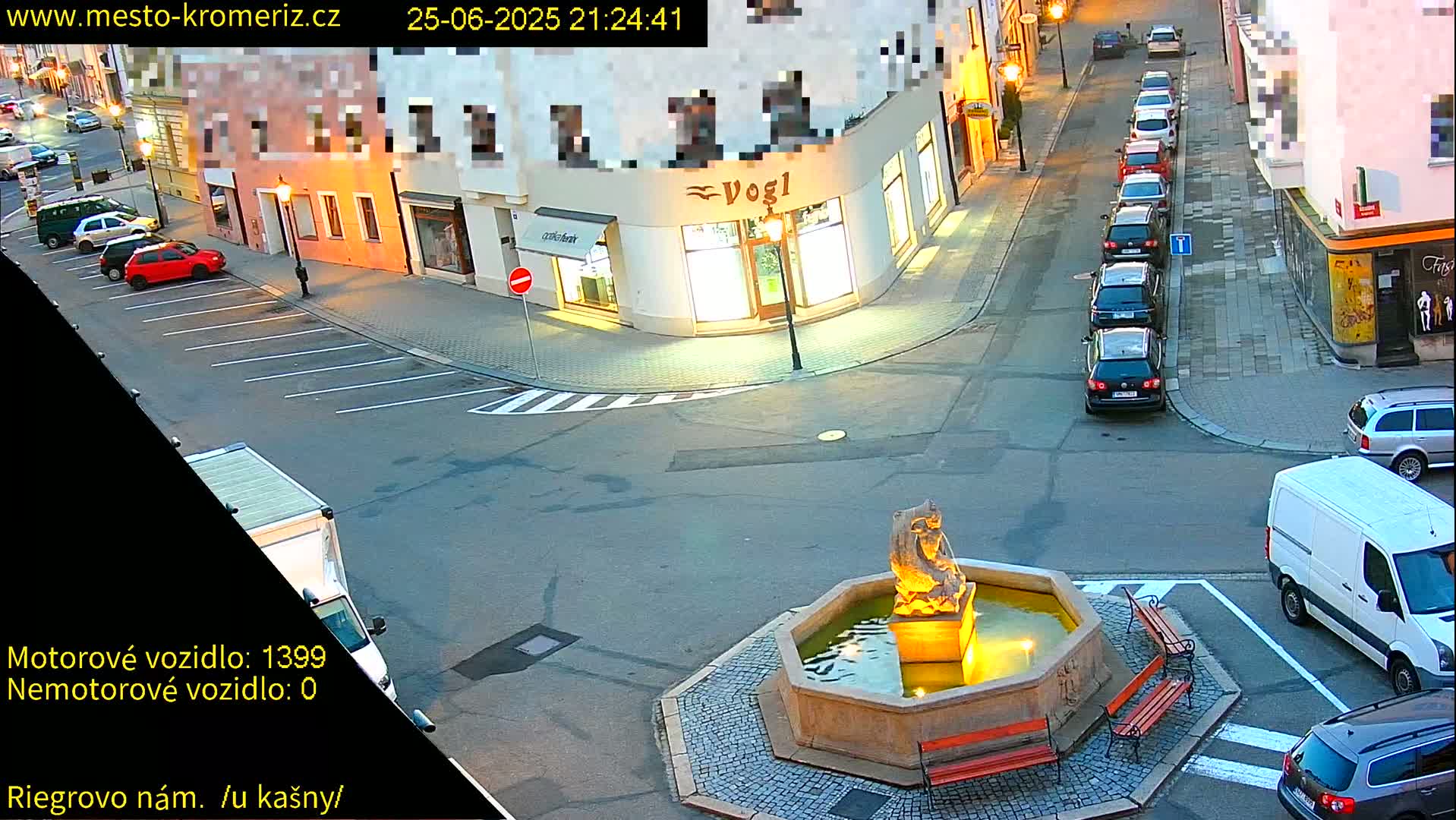 Kroměříž - Riegrovo Náměstí Fountain (Rieger Square) Live Cam - Kromeriz, Zlin, Czechia