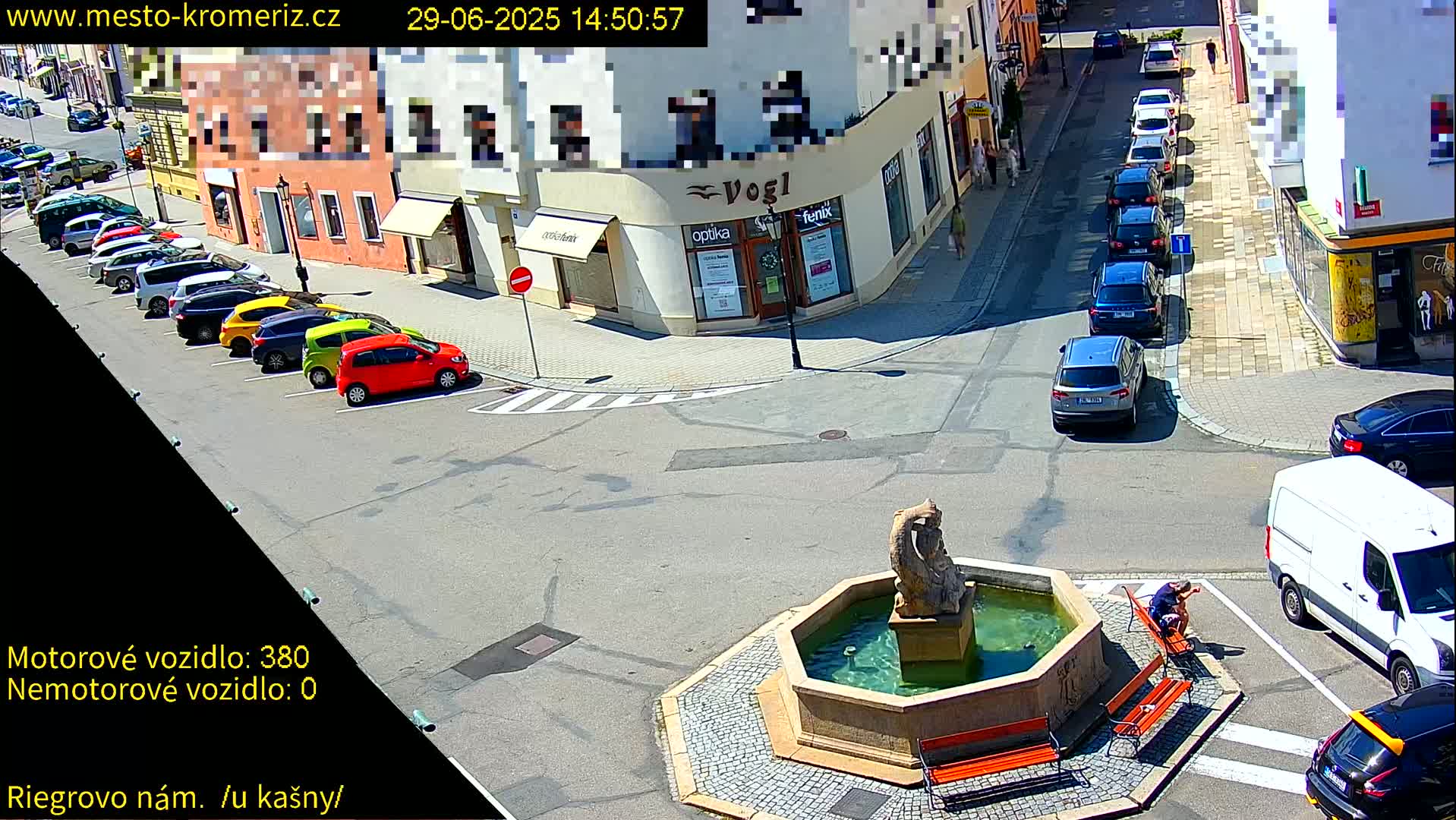 Kroměříž - Riegrovo Náměstí Fountain (Rieger Square) Live Cam - Kromeriz, Zlin, Czechia