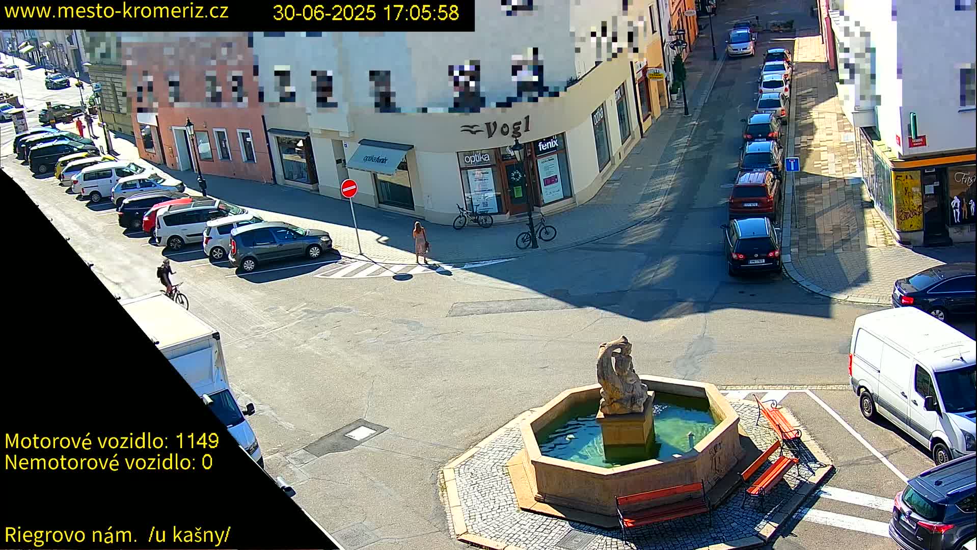 Kroměříž - Riegrovo Náměstí Fountain (Rieger Square) Live Cam - Kromeriz, Zlin, Czechia