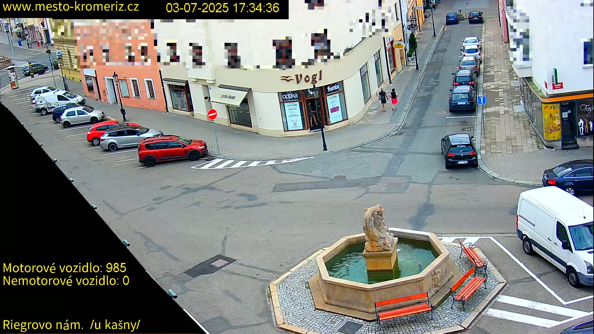 Kroměříž - Riegrovo Náměstí Fountain (Rieger Square) Live Cam - Kromeriz, Zlin, Czechia