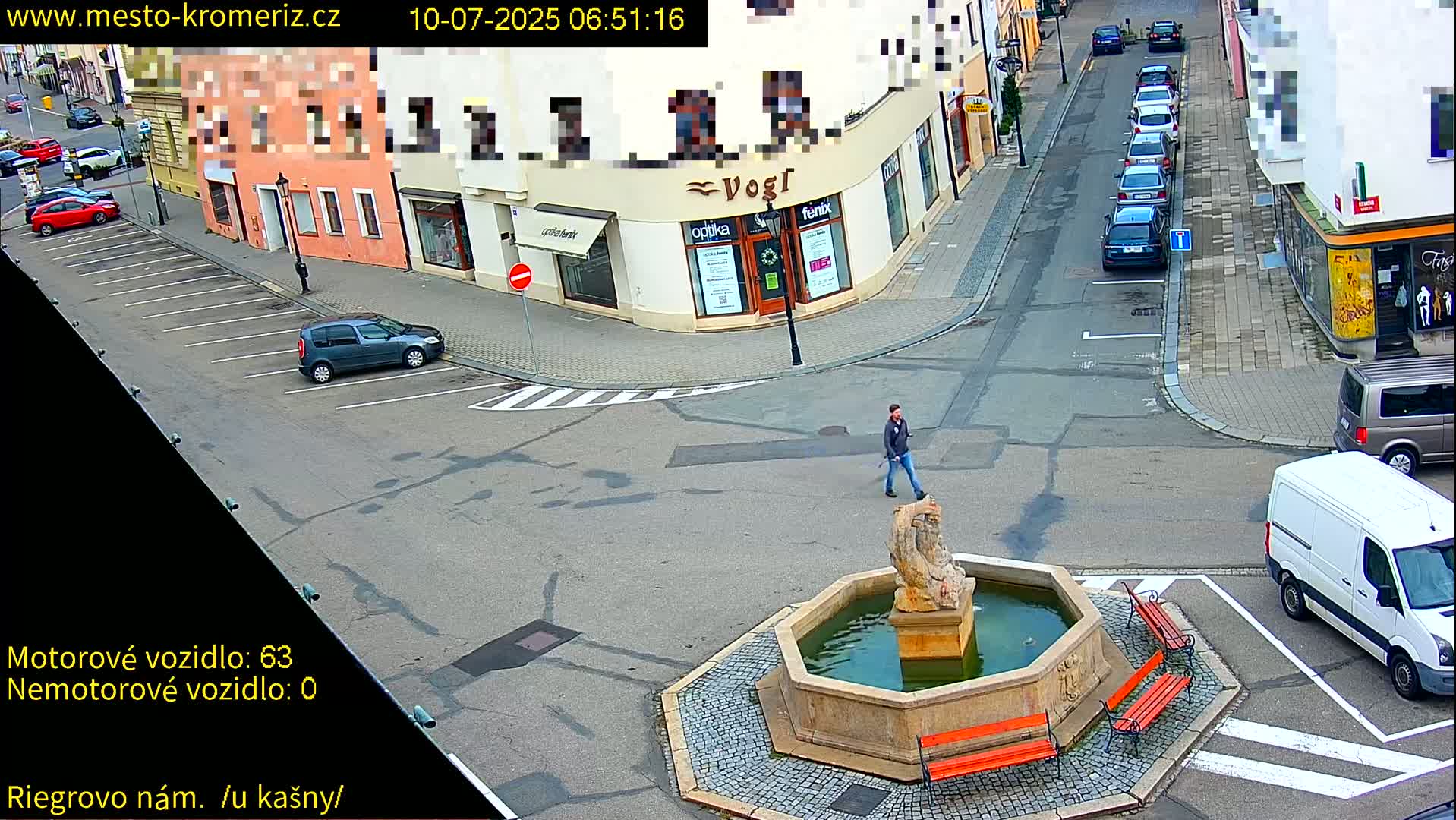 Kroměříž - Riegrovo Náměstí Fountain (Rieger Square) Live Cam - Kromeriz, Zlin, Czechia