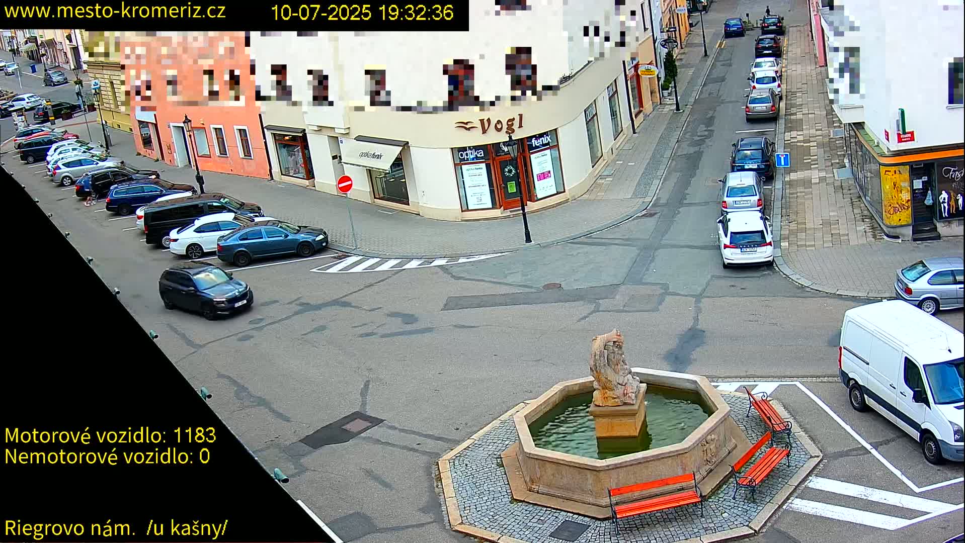 Kroměříž - Riegrovo Náměstí Fountain (Rieger Square) Live Cam - Kromeriz, Zlin, Czechia