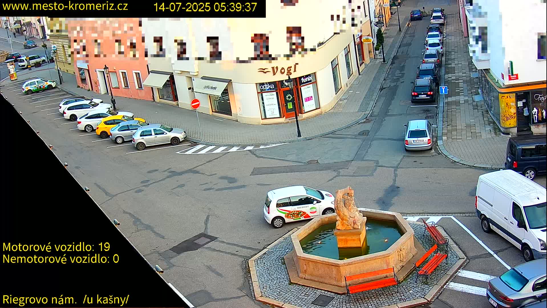 Kroměříž - Riegrovo Náměstí Fountain (Rieger Square) Live Cam - Kromeriz, Zlin, Czechia