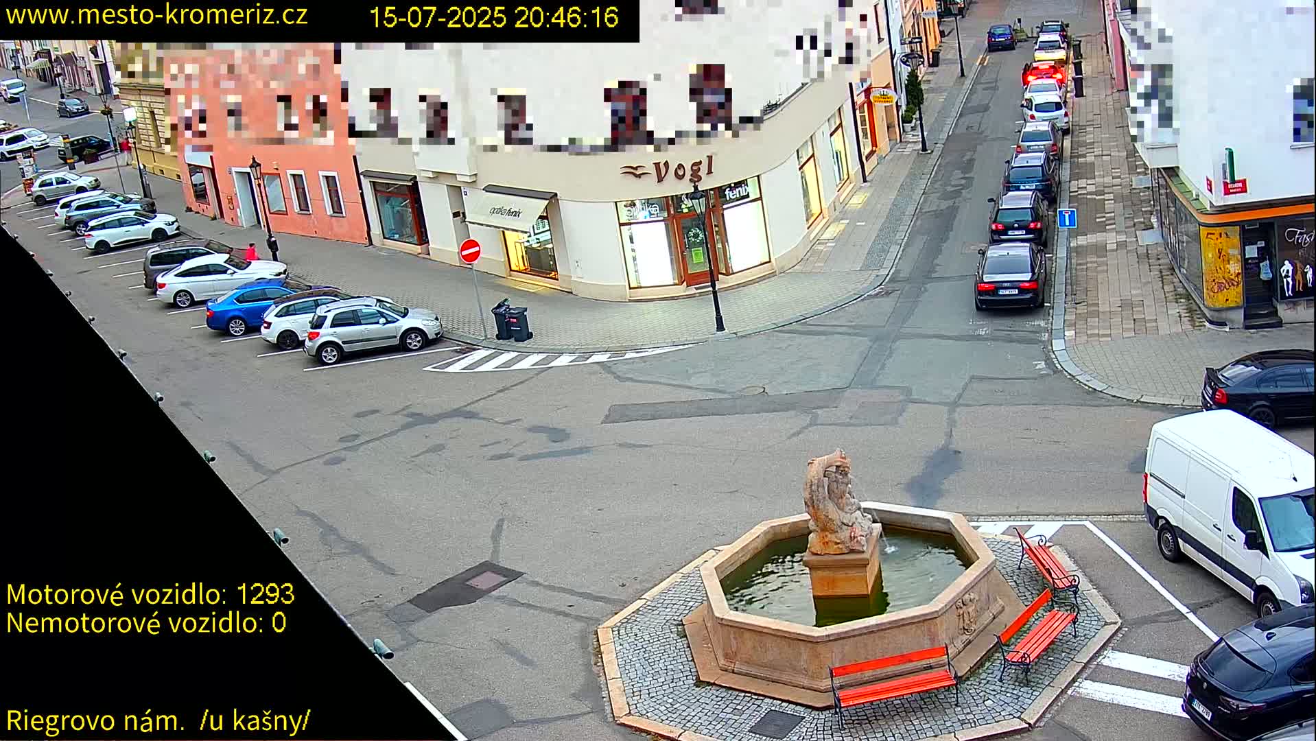 Kroměříž - Riegrovo Náměstí Fountain (Rieger Square) Live Cam - Kromeriz, Zlin, Czechia