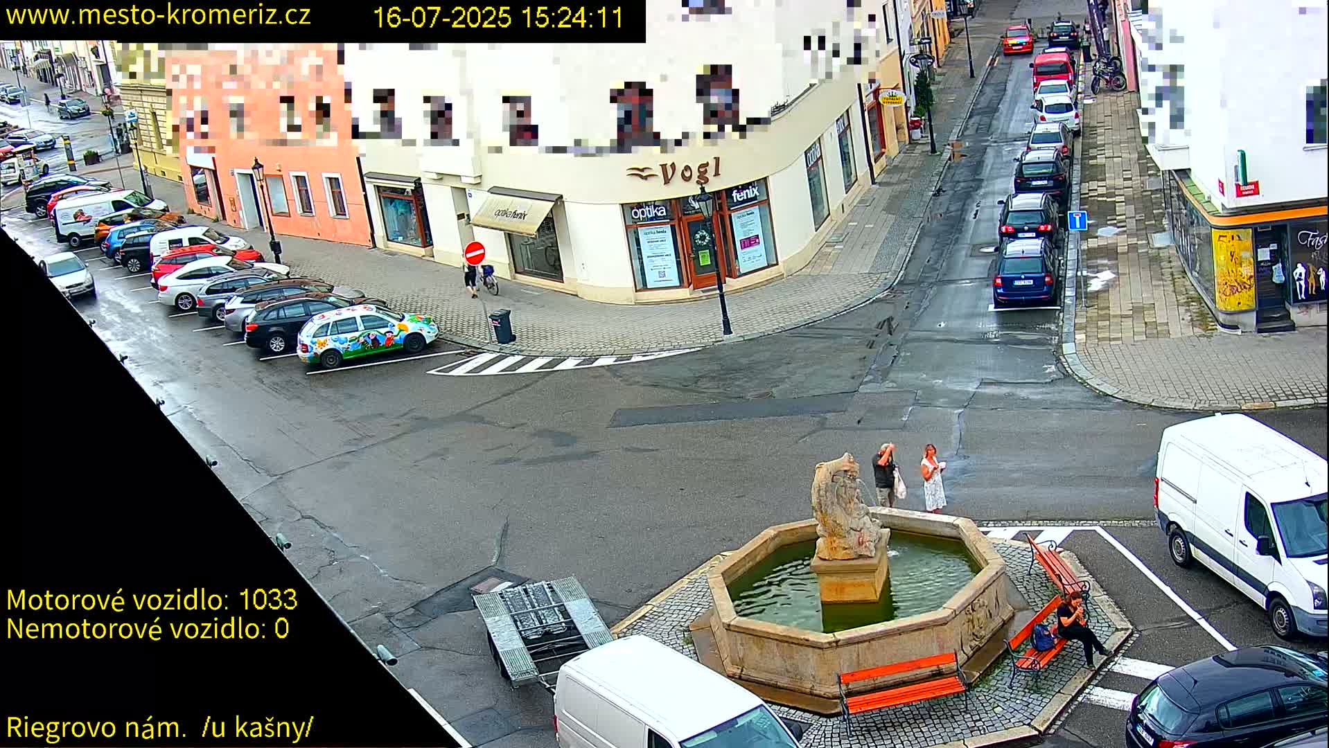 Kroměříž - Riegrovo Náměstí Fountain (Rieger Square) Live Cam - Kromeriz, Zlin, Czechia