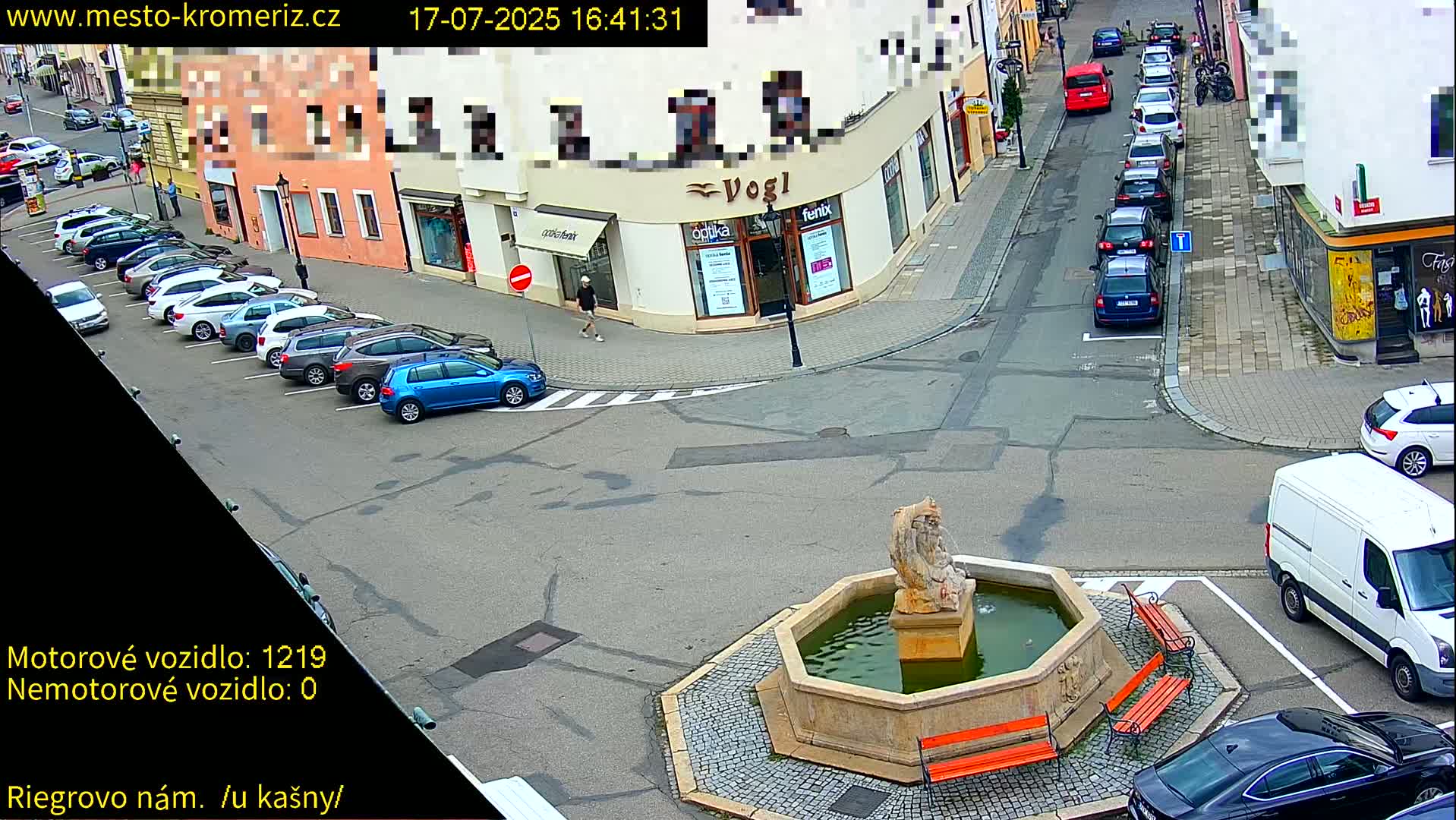 Kroměříž - Riegrovo Náměstí Fountain (Rieger Square) Live Cam - Kromeriz, Zlin, Czechia