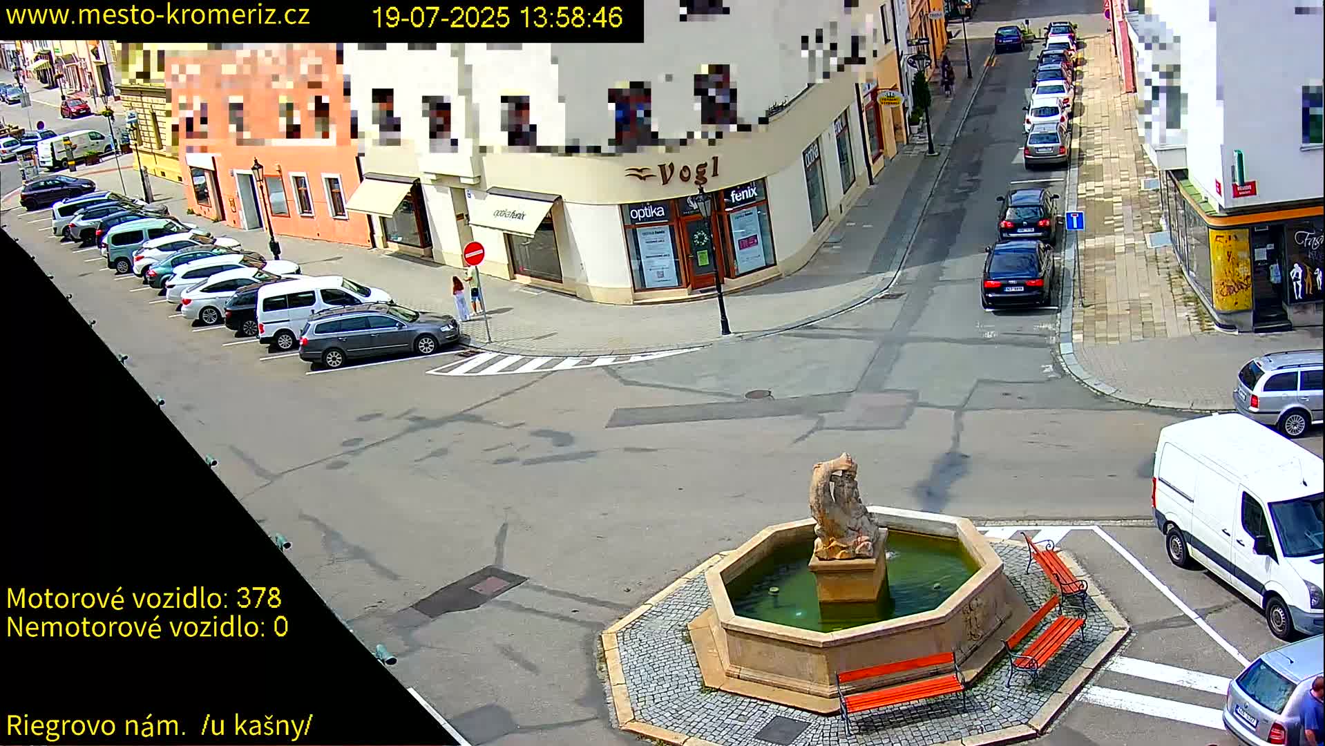 Kroměříž - Riegrovo Náměstí Fountain (Rieger Square) Live Cam - Kromeriz, Zlin, Czechia