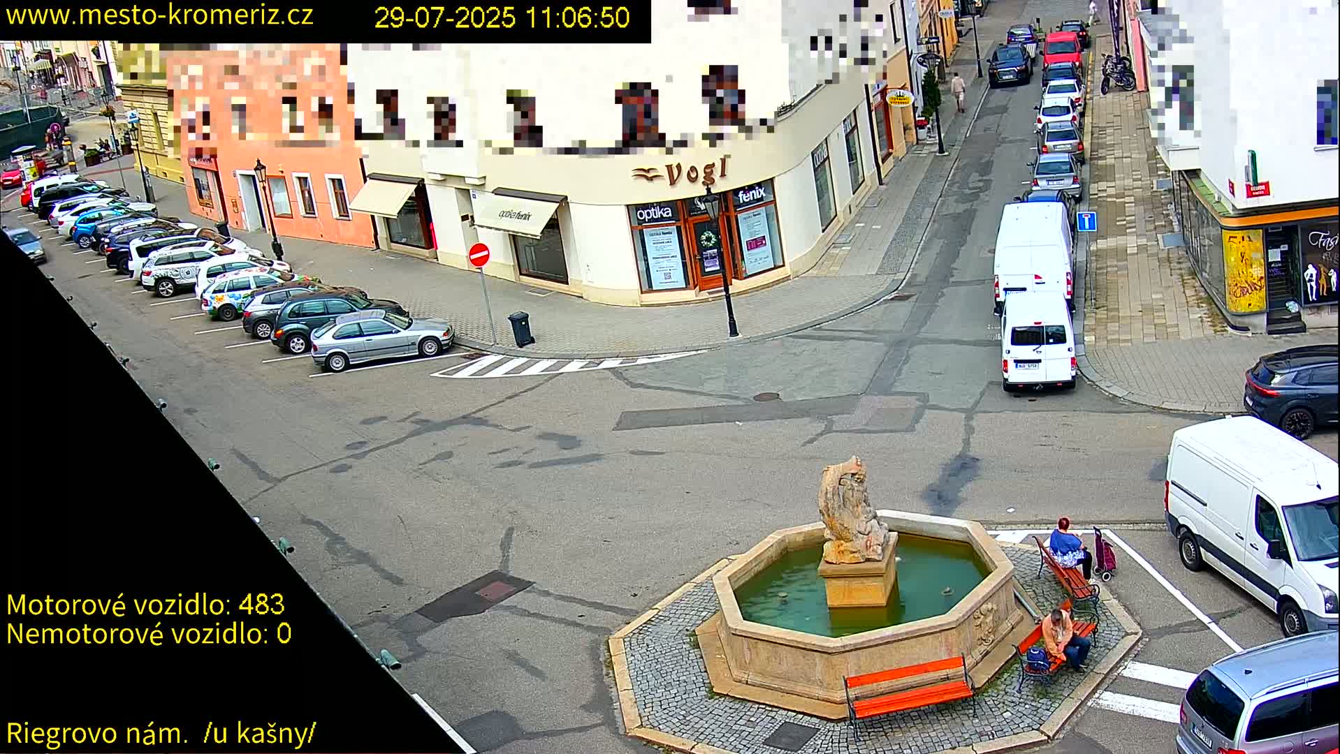 Kroměříž - Riegrovo Náměstí Fountain (Rieger Square) Live Cam - Kromeriz, Zlin, Czechia