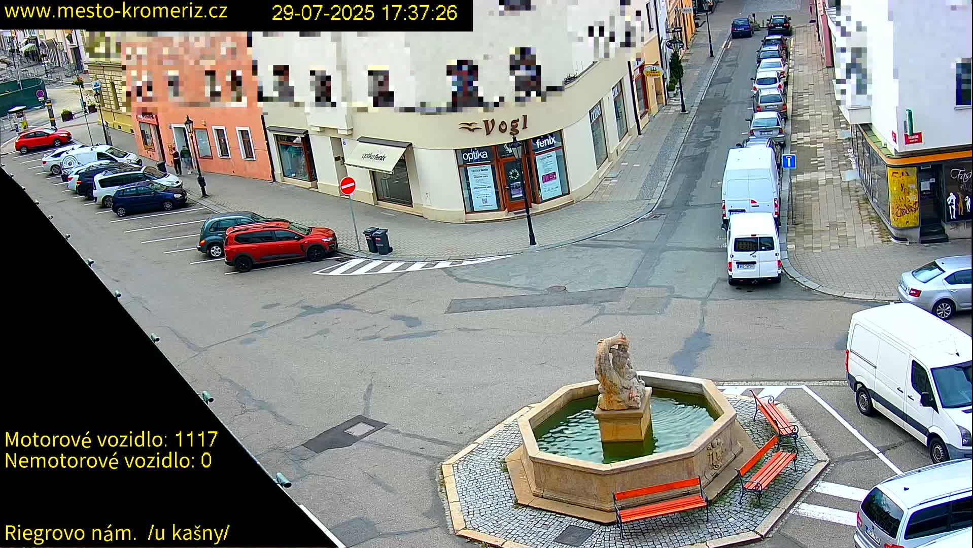 Kroměříž - Riegrovo Náměstí Fountain (Rieger Square) Live Cam - Kromeriz, Zlin, Czechia