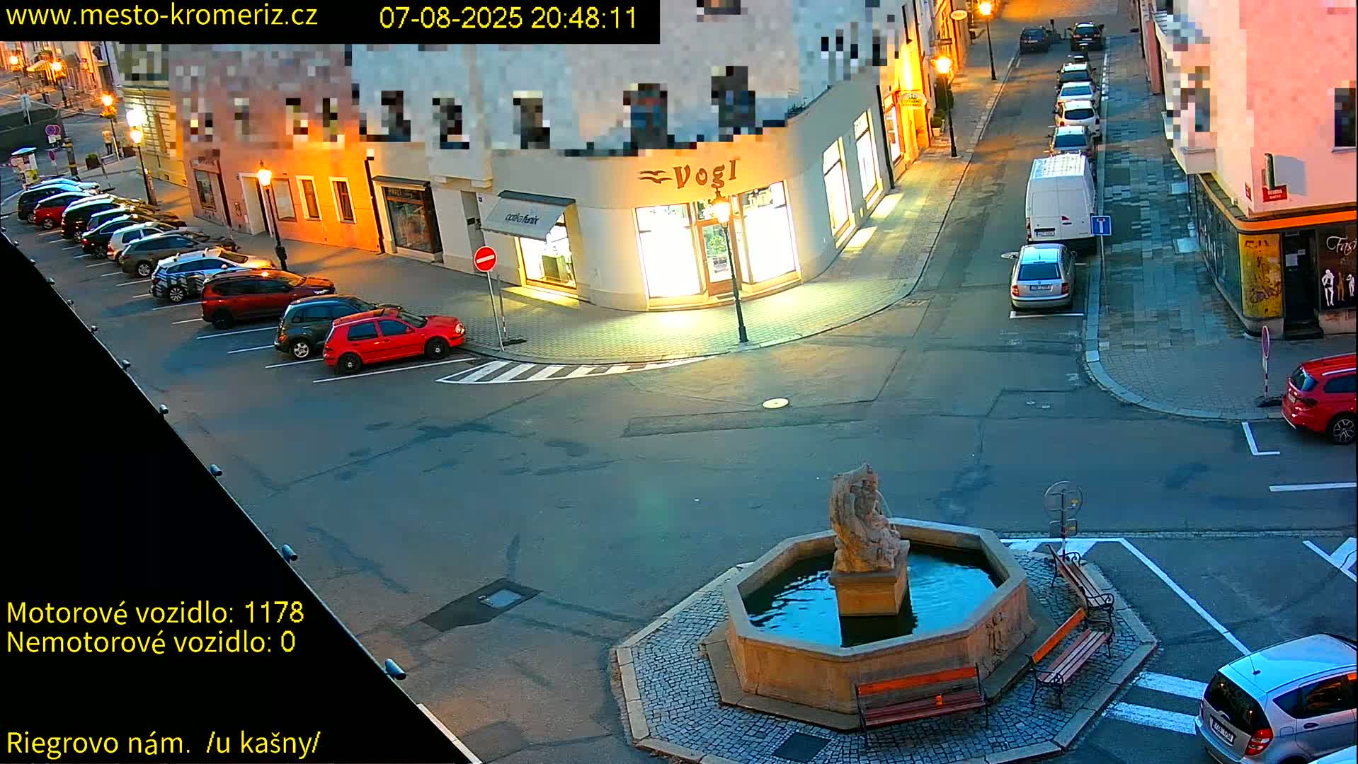 Kroměříž - Riegrovo Náměstí Fountain (Rieger Square) Live Cam - Kromeriz, Zlin, Czechia