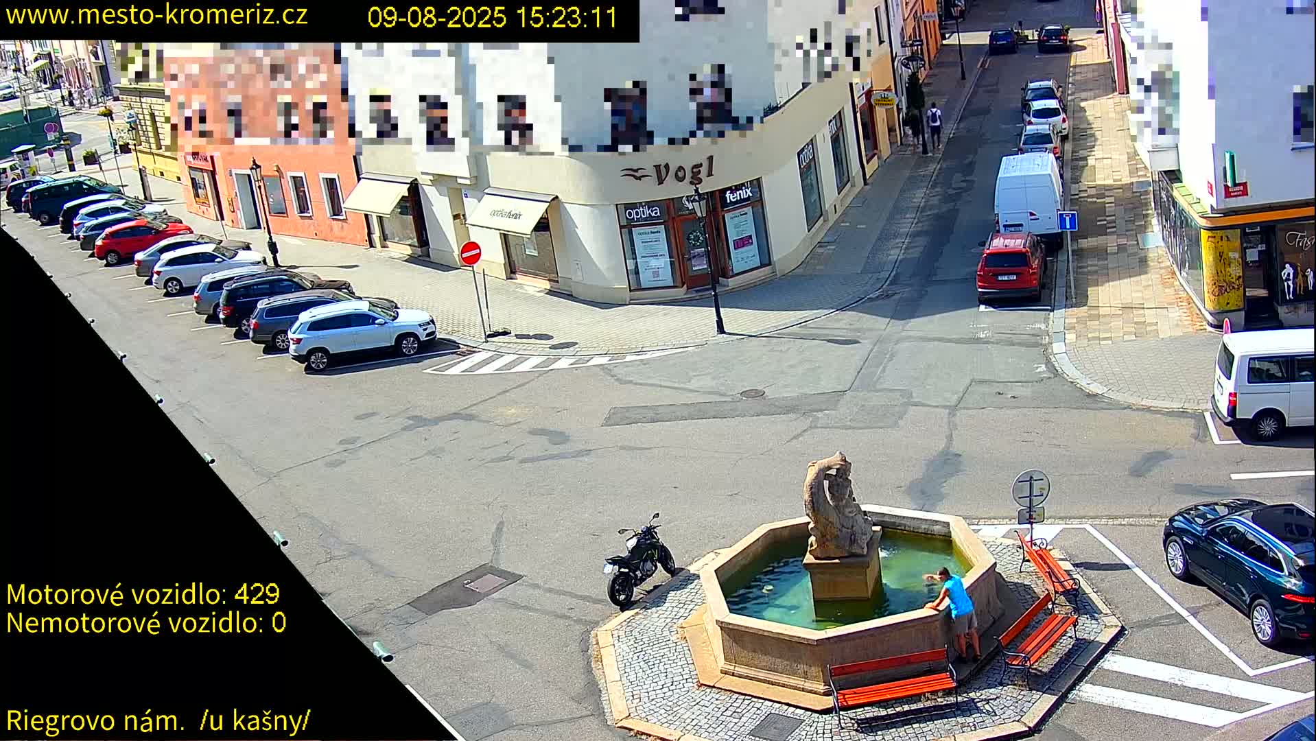 Kroměříž - Riegrovo Náměstí Fountain (Rieger Square) Live Cam - Kromeriz, Zlin, Czechia
