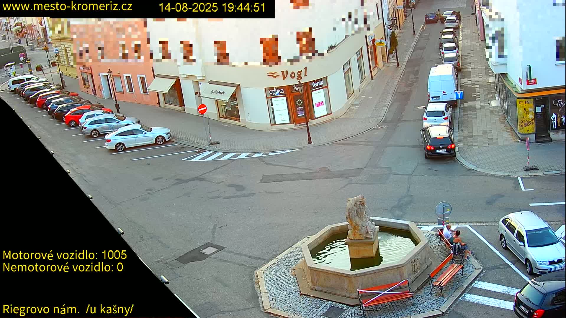 Kroměříž - Riegrovo Náměstí Fountain (Rieger Square) Live Cam - Kromeriz, Zlin, Czechia