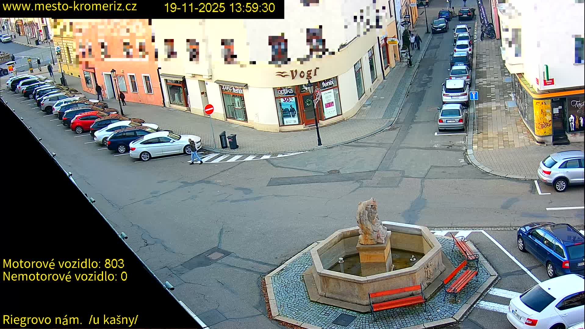 Kroměříž - Riegrovo Náměstí Fountain (Rieger Square) Live Cam - Kromeriz, Zlin, Czechia