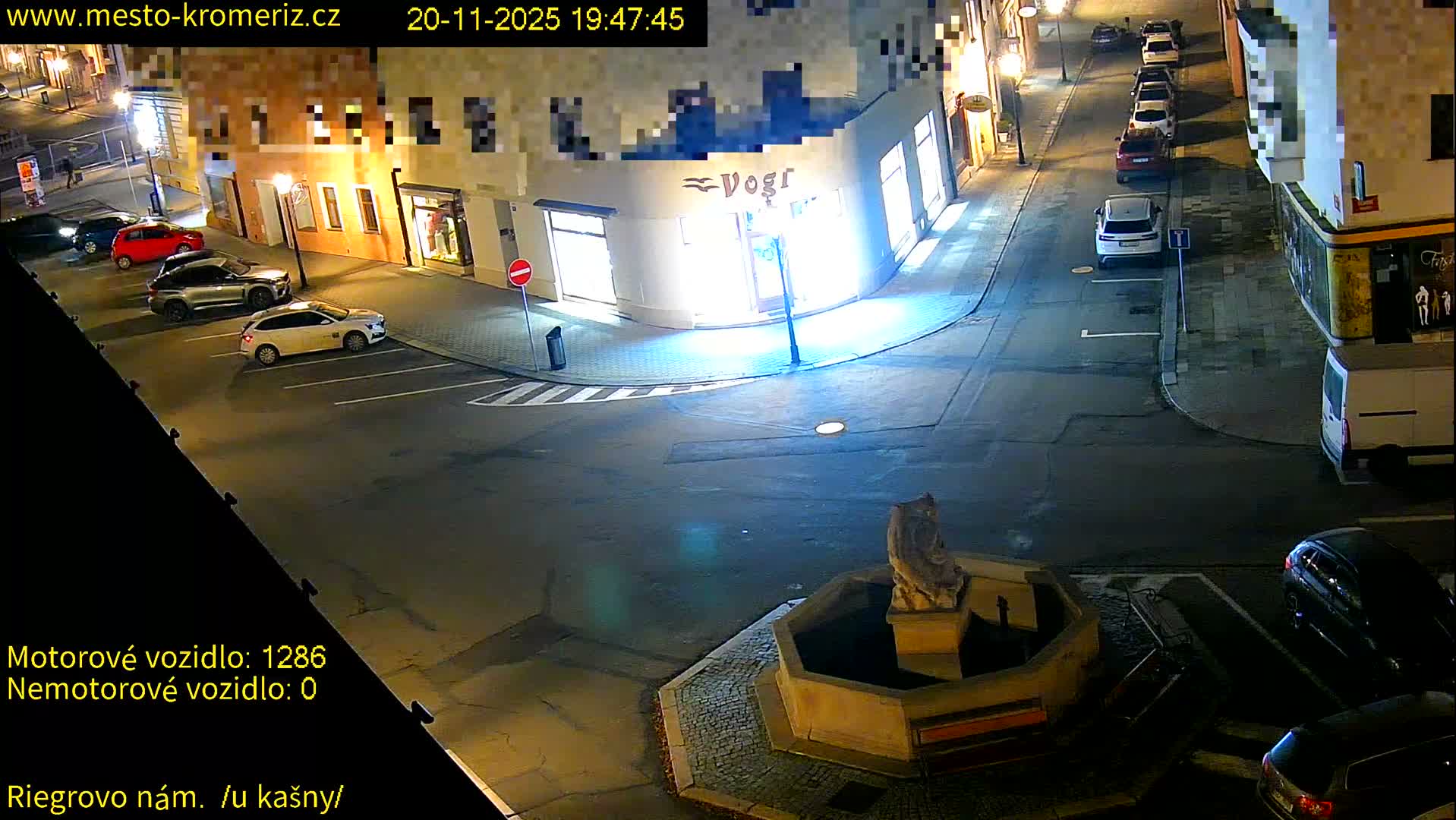 Kroměříž - Riegrovo Náměstí Fountain (Rieger Square) Live Cam - Kromeriz, Zlin, Czechia