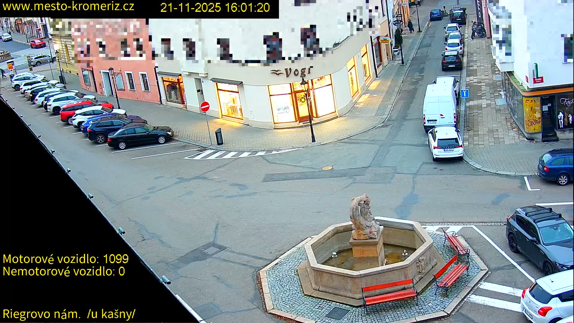 Kroměříž - Riegrovo Náměstí Fountain (Rieger Square) Live Cam - Kromeriz, Zlin, Czechia