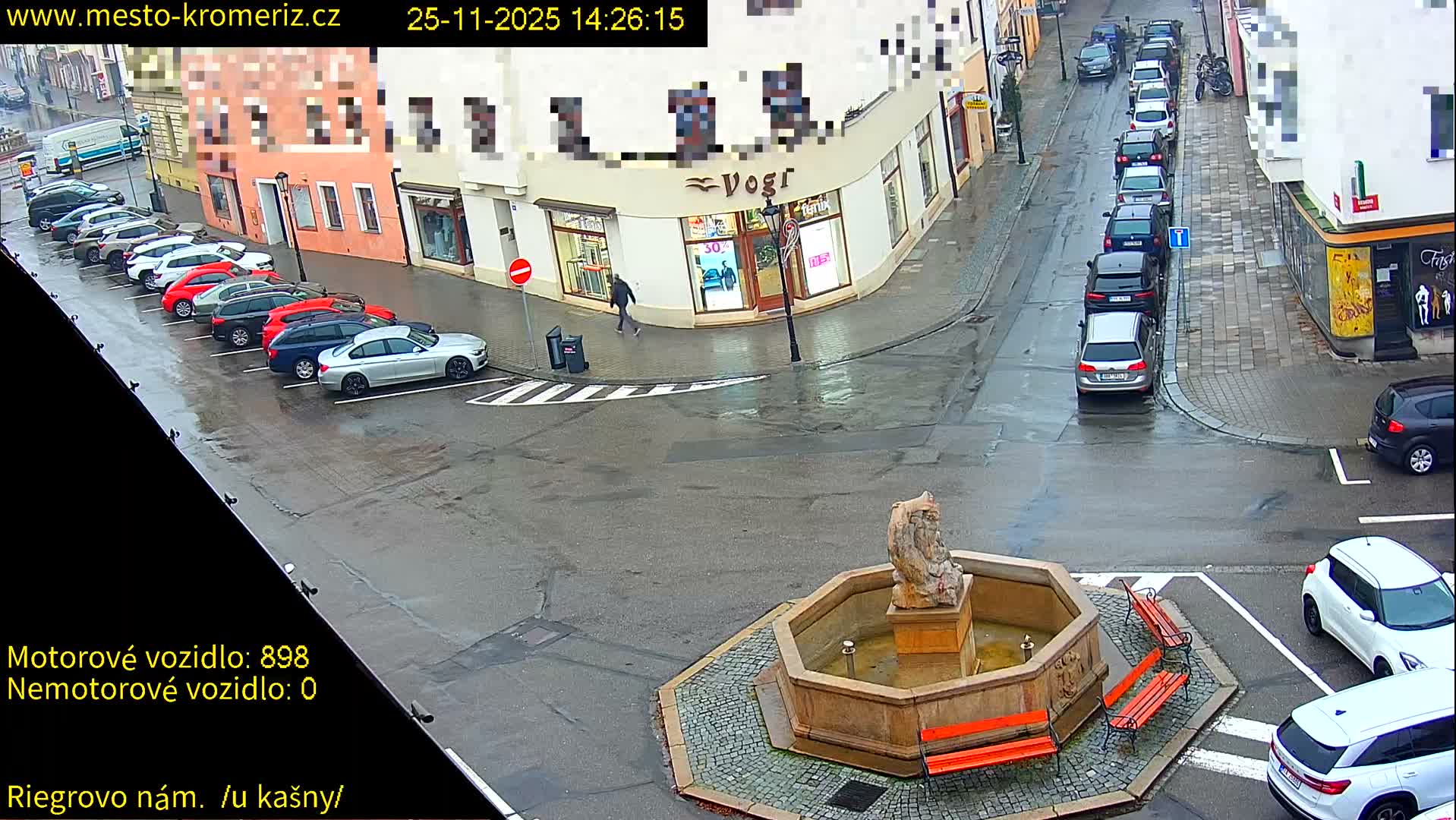 Kroměříž - Riegrovo Náměstí Fountain (Rieger Square) Live Cam - Kromeriz, Zlin, Czechia