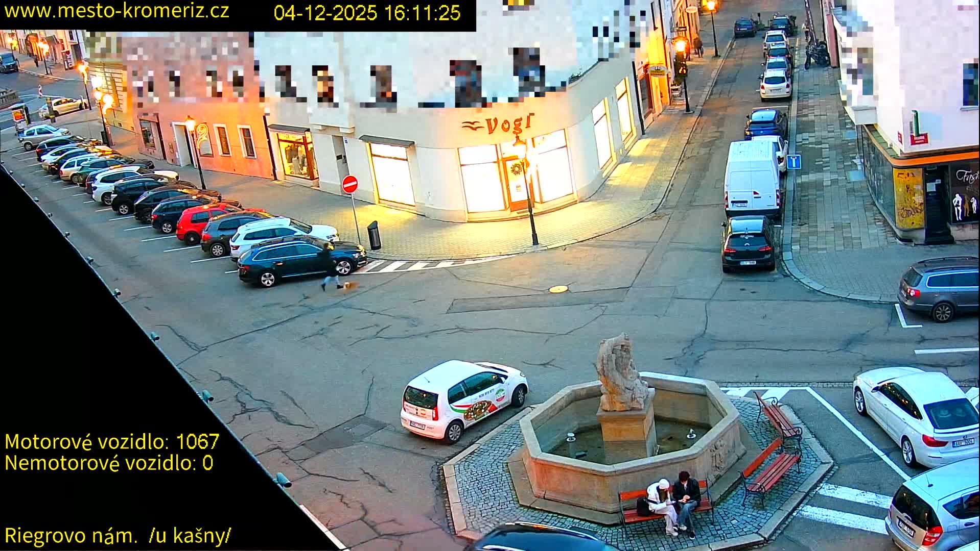 Kroměříž - Riegrovo Náměstí Fountain (Rieger Square) Live Cam - Kromeriz, Zlin, Czechia