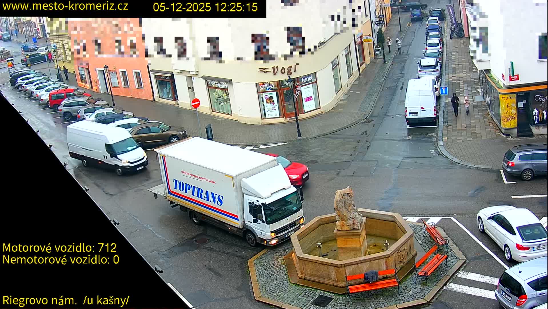 Kroměříž - Riegrovo Náměstí Fountain (Rieger Square) Live Cam - Kromeriz, Zlin, Czechia