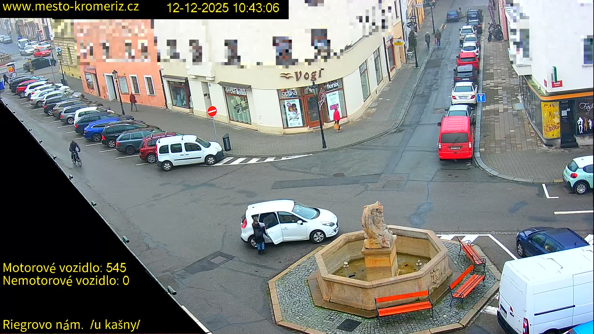 Kroměříž - Riegrovo Náměstí Fountain (Rieger Square) Live Cam - Kromeriz, Zlin, Czechia