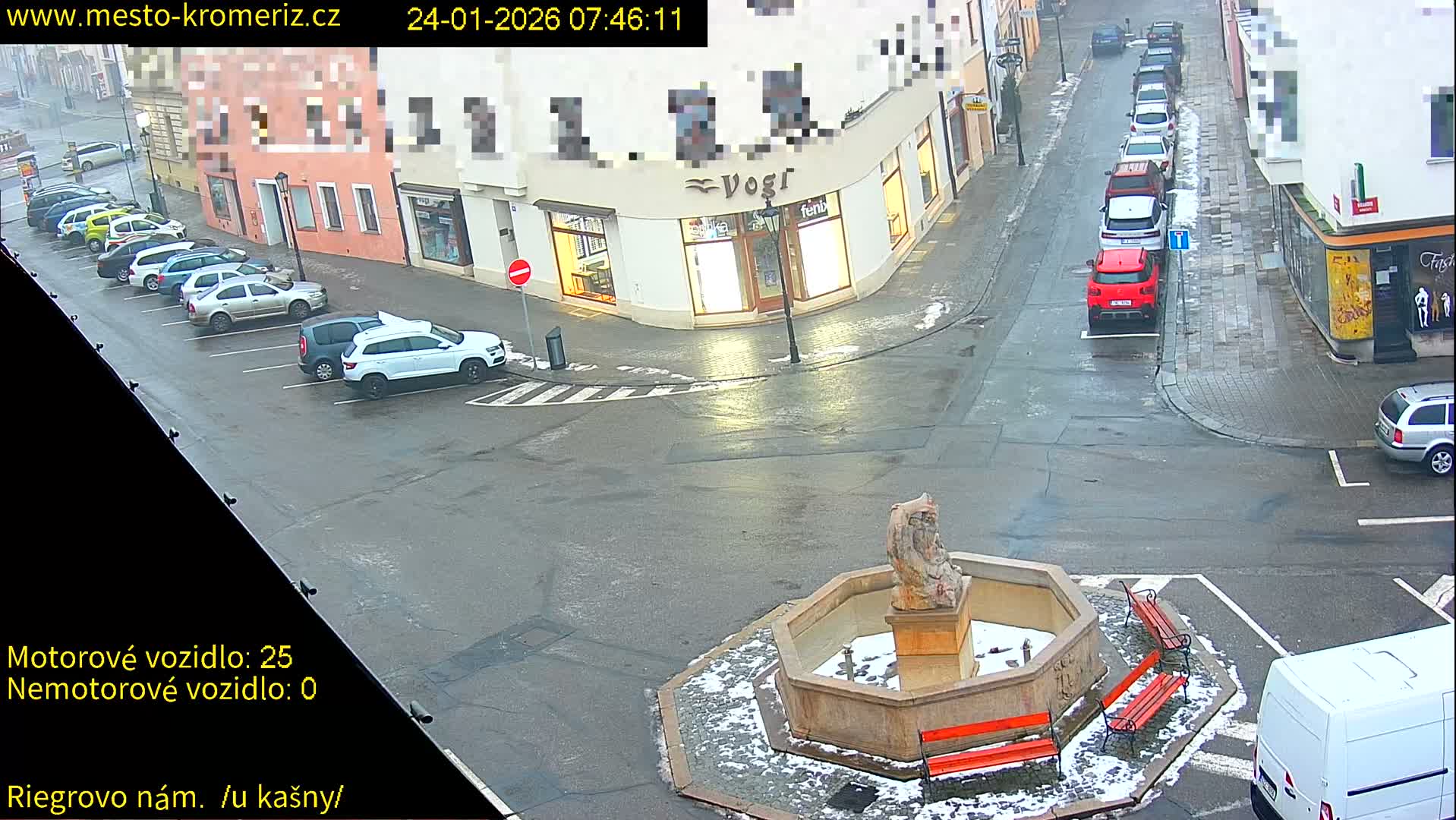 Kroměříž - Riegrovo Náměstí Fountain (Rieger Square) Live Cam - Kromeriz, Zlin, Czechia