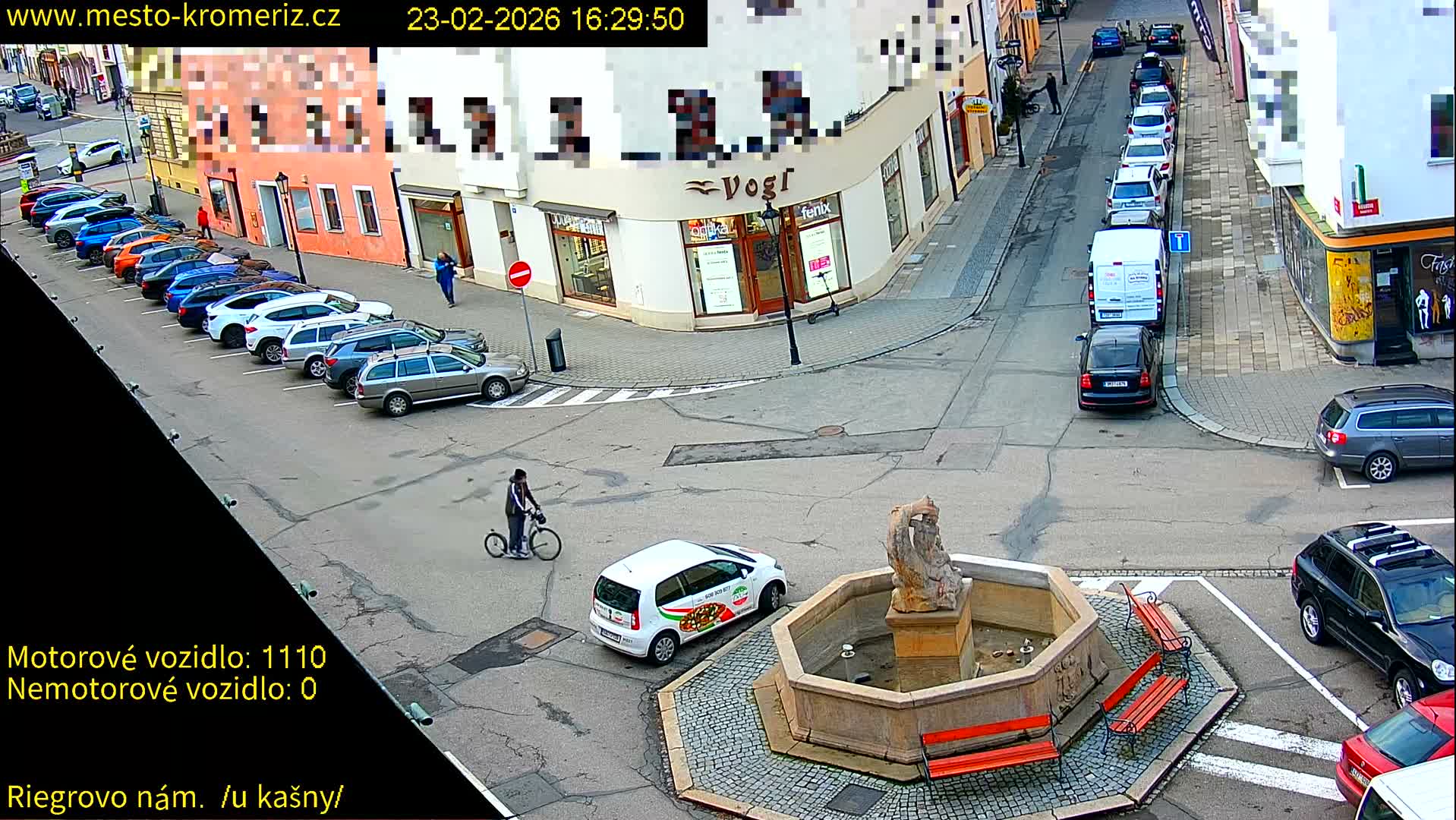 Kroměříž - Riegrovo Náměstí Fountain (Rieger Square) Live Cam - Kromeriz, Zlin, Czechia