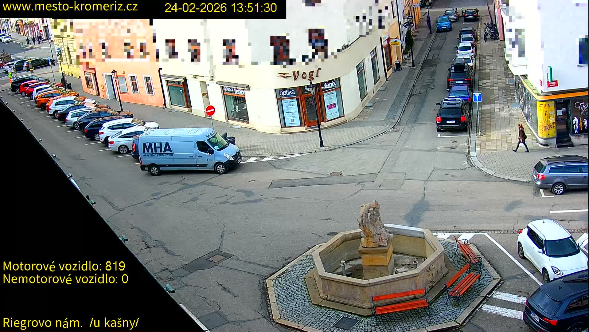 Kroměříž - Riegrovo Náměstí Fountain (Rieger Square) Live Cam - Kromeriz, Zlin, Czechia