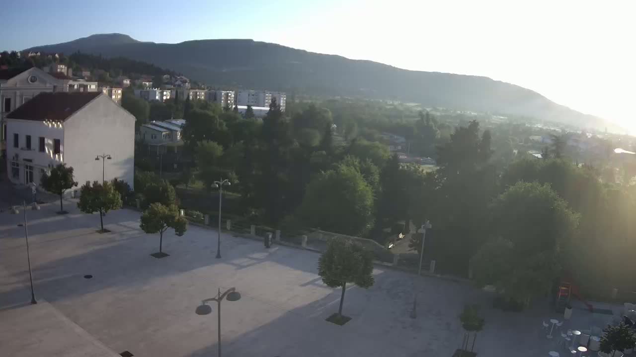 Drniš Town Skyline & Promina Mountain Live Cam - Drnis, Grad Drnis, Šibenik-Knin, Croatia
