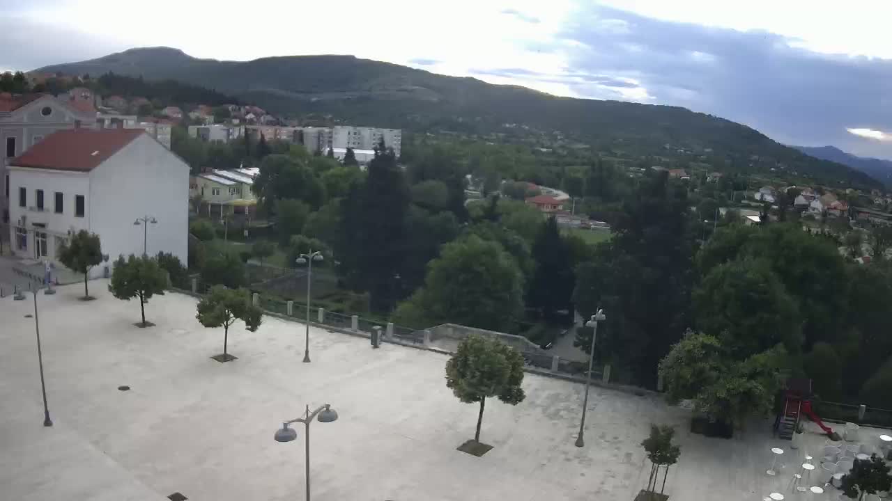 Drniš Town Skyline & Promina Mountain Live Cam - Drnis, Grad Drnis, Šibenik-Knin, Croatia