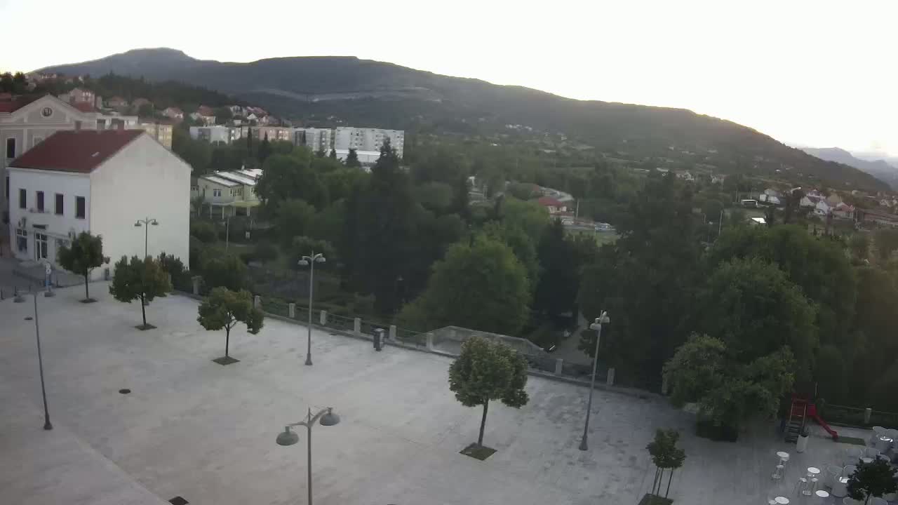 Drniš Town Skyline & Promina Mountain Live Cam - Drnis, Grad Drnis, Šibenik-Knin, Croatia