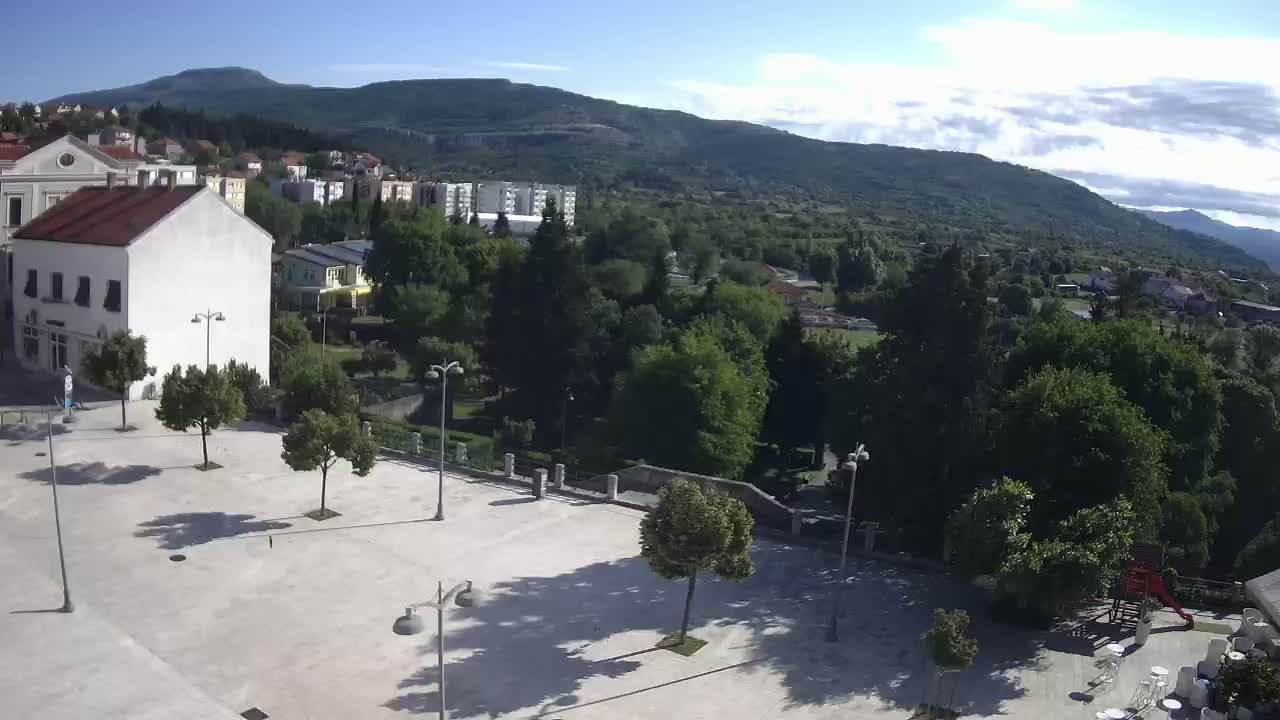 Drniš Town Skyline & Promina Mountain Live Cam - Drnis, Grad Drnis, Šibenik-Knin, Croatia