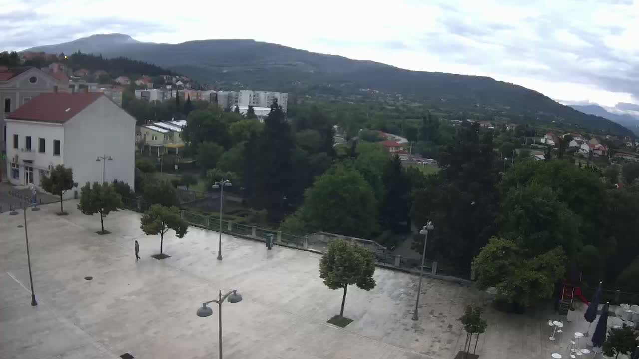 Drniš Town Skyline & Promina Mountain Live Cam - Drnis, Grad Drnis, Šibenik-Knin, Croatia