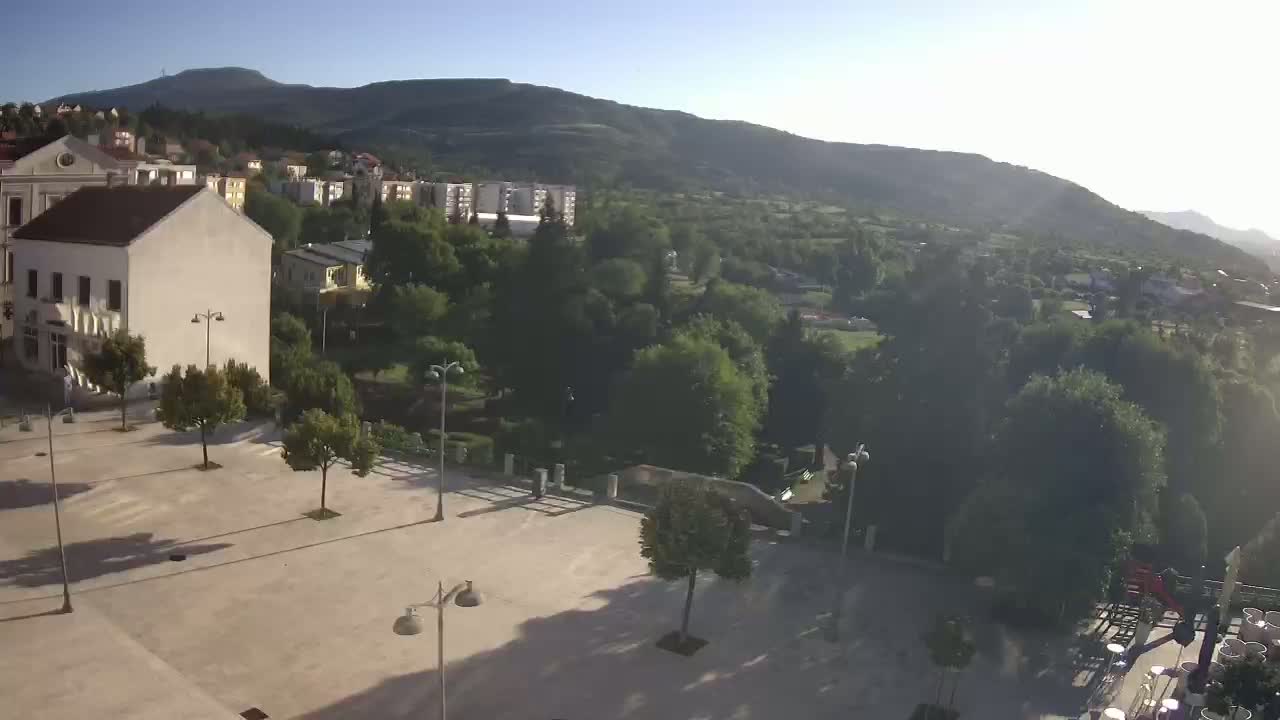 Drniš Town Skyline & Promina Mountain Live Cam - Drnis, Grad Drnis, Šibenik-Knin, Croatia