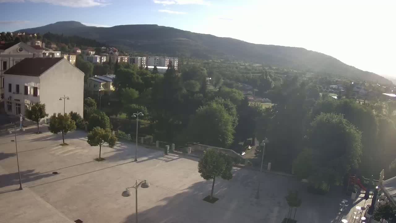 Drniš Town Skyline & Promina Mountain Live Cam - Drnis, Grad Drnis, Šibenik-Knin, Croatia