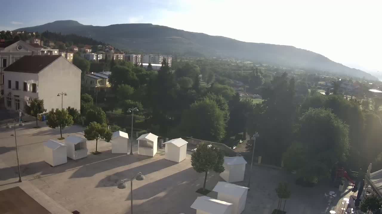 Drniš Town Skyline & Promina Mountain Live Cam - Drnis, Grad Drnis, Šibenik-Knin, Croatia