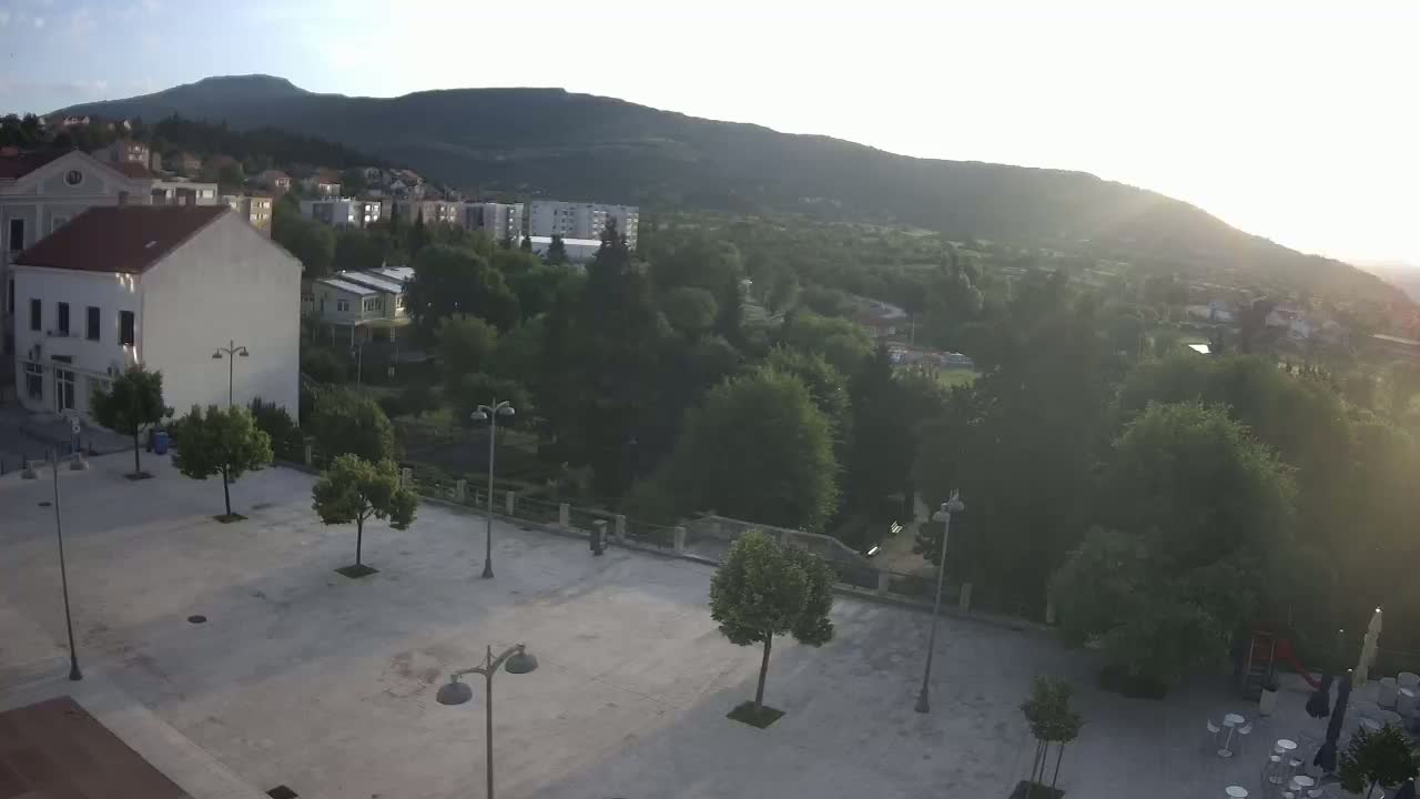 Drniš Town Skyline & Promina Mountain Live Cam - Drnis, Grad Drnis, Šibenik-Knin, Croatia