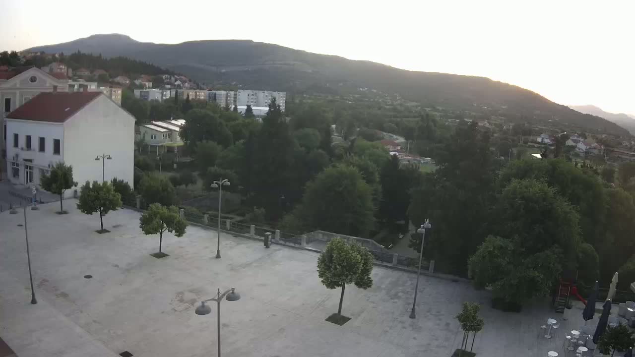 Drniš Town Skyline & Promina Mountain Live Cam - Drnis, Grad Drnis, Šibenik-Knin, Croatia