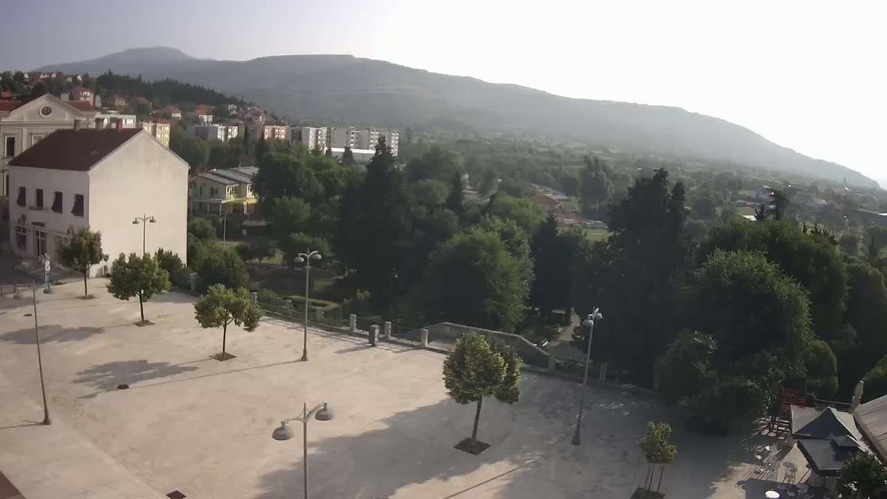 Drniš Town Skyline & Promina Mountain Live Cam - Drnis, Grad Drnis, Šibenik-Knin, Croatia