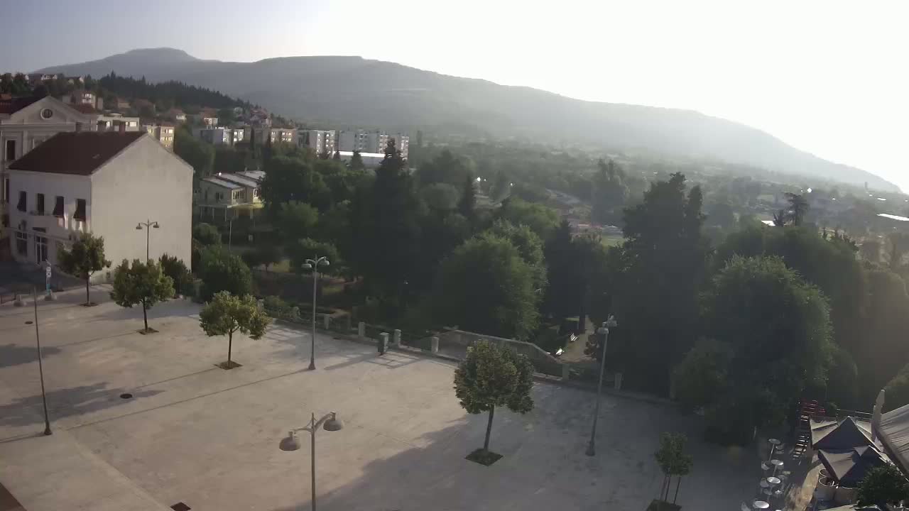 Drniš Town Skyline & Promina Mountain Live Cam - Drnis, Grad Drnis, Šibenik-Knin, Croatia