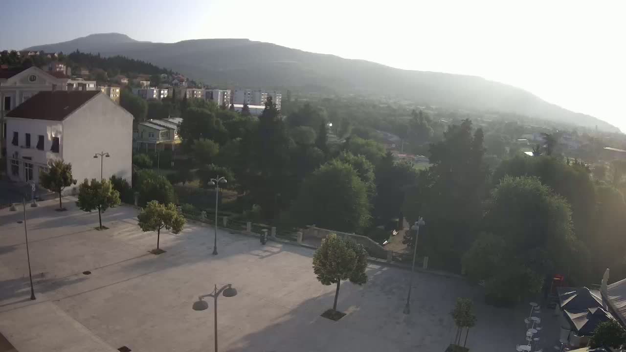 Drniš Town Skyline & Promina Mountain Live Cam - Drnis, Grad Drnis, Šibenik-Knin, Croatia