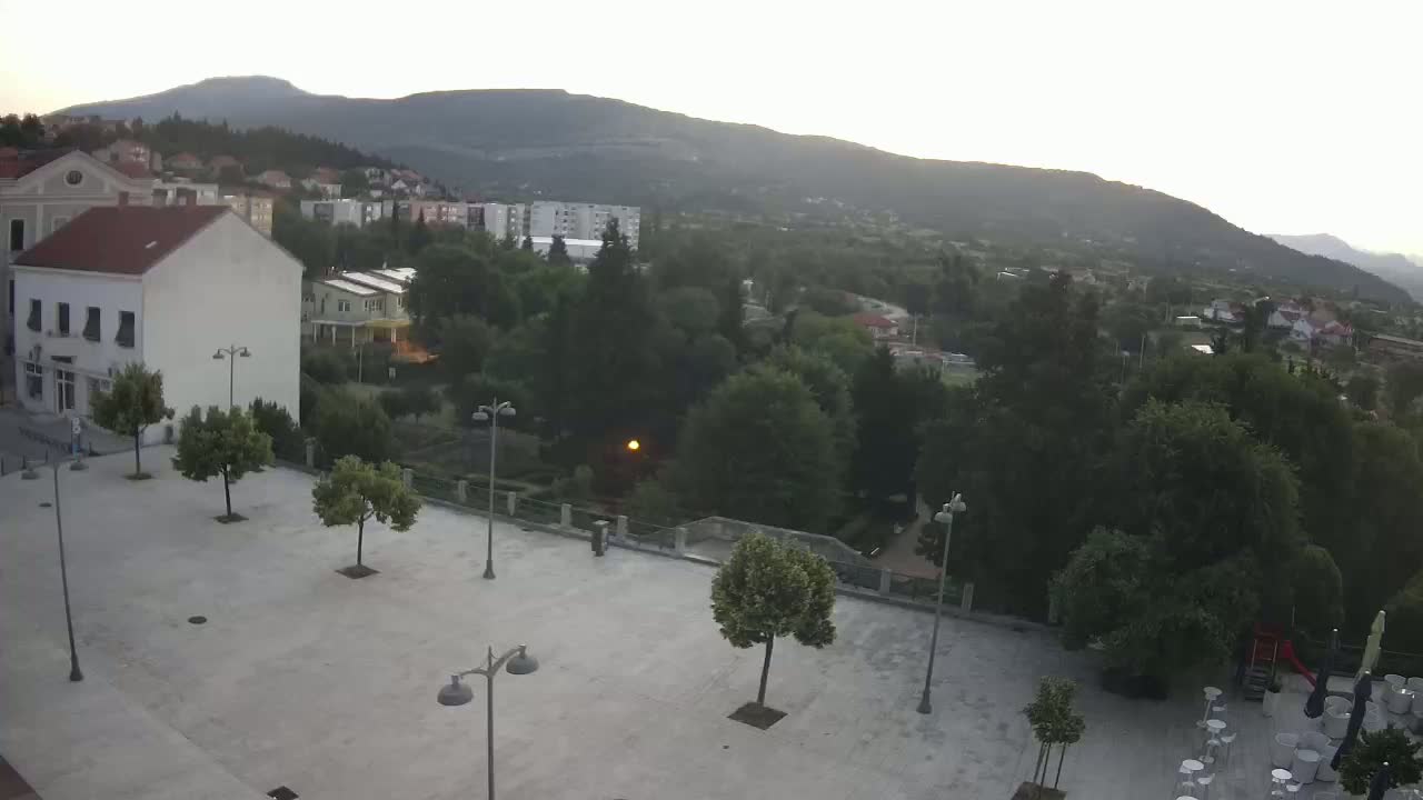 Drniš Town Skyline & Promina Mountain Live Cam - Drnis, Grad Drnis, Šibenik-Knin, Croatia