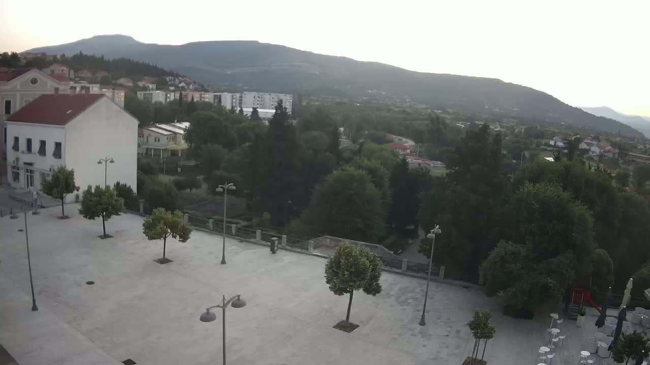 Drniš Town Skyline & Promina Mountain Live Cam - Drnis, Grad Drnis, Šibenik-Knin, Croatia