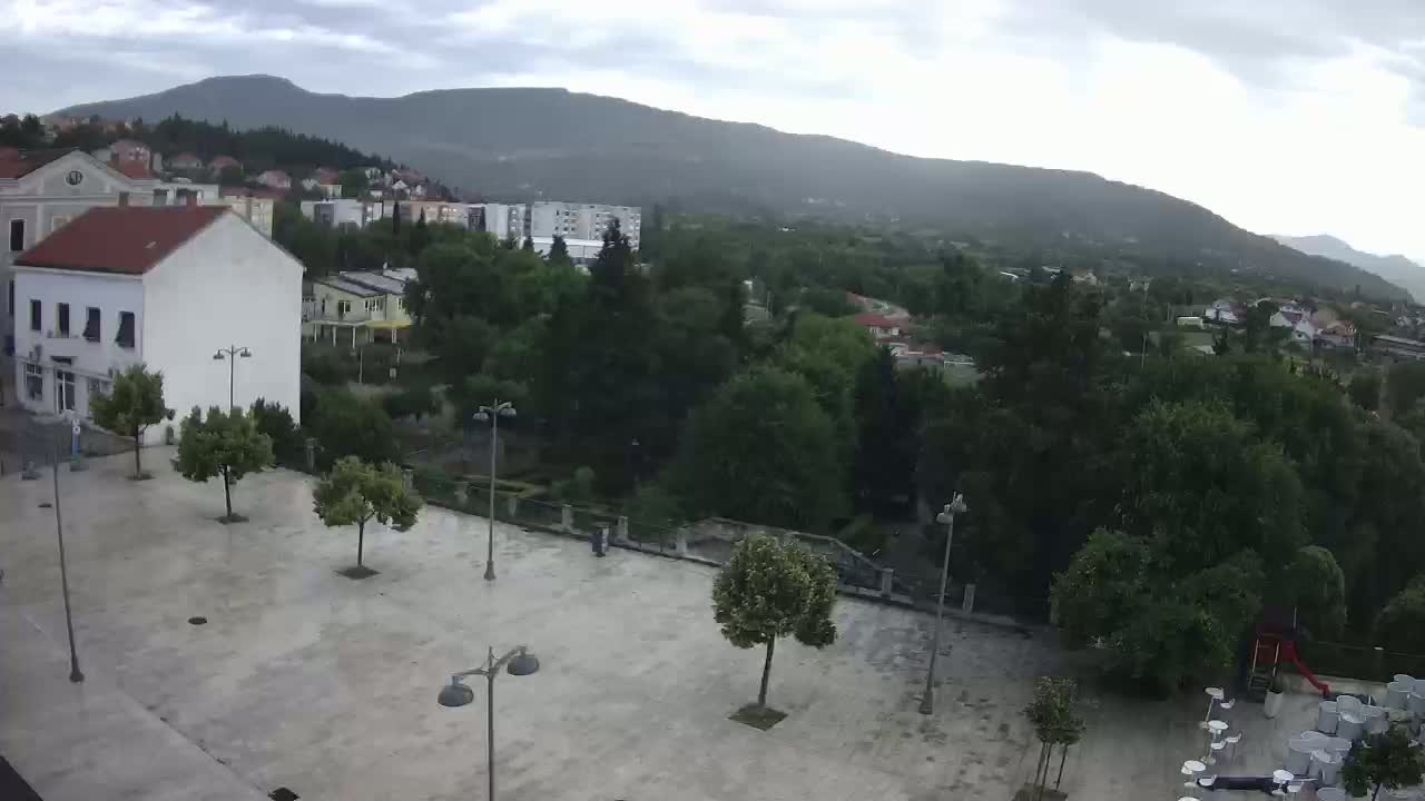 Drniš Town Skyline & Promina Mountain Live Cam - Drnis, Grad Drnis, Šibenik-Knin, Croatia
