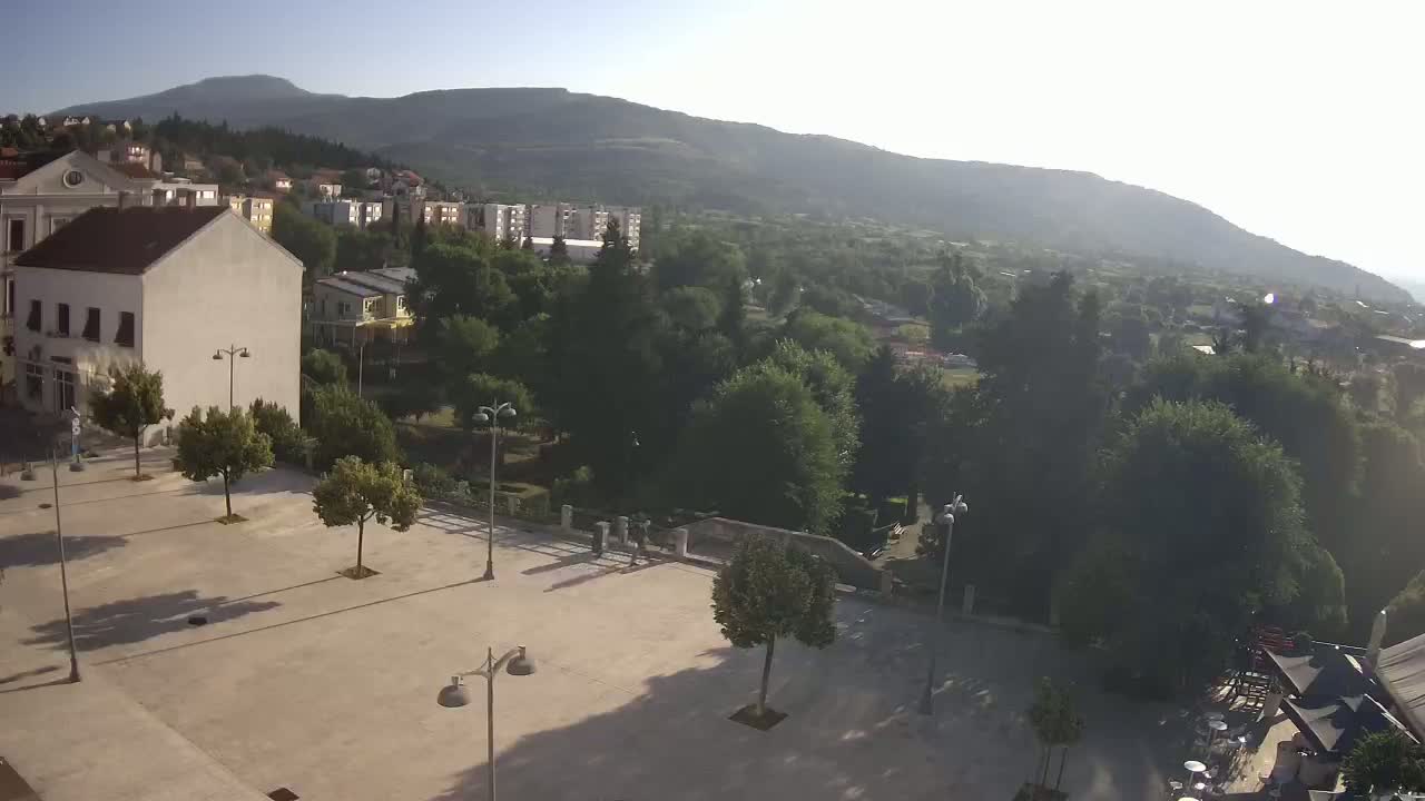 Drniš Town Skyline & Promina Mountain Live Cam - Drnis, Grad Drnis, Šibenik-Knin, Croatia