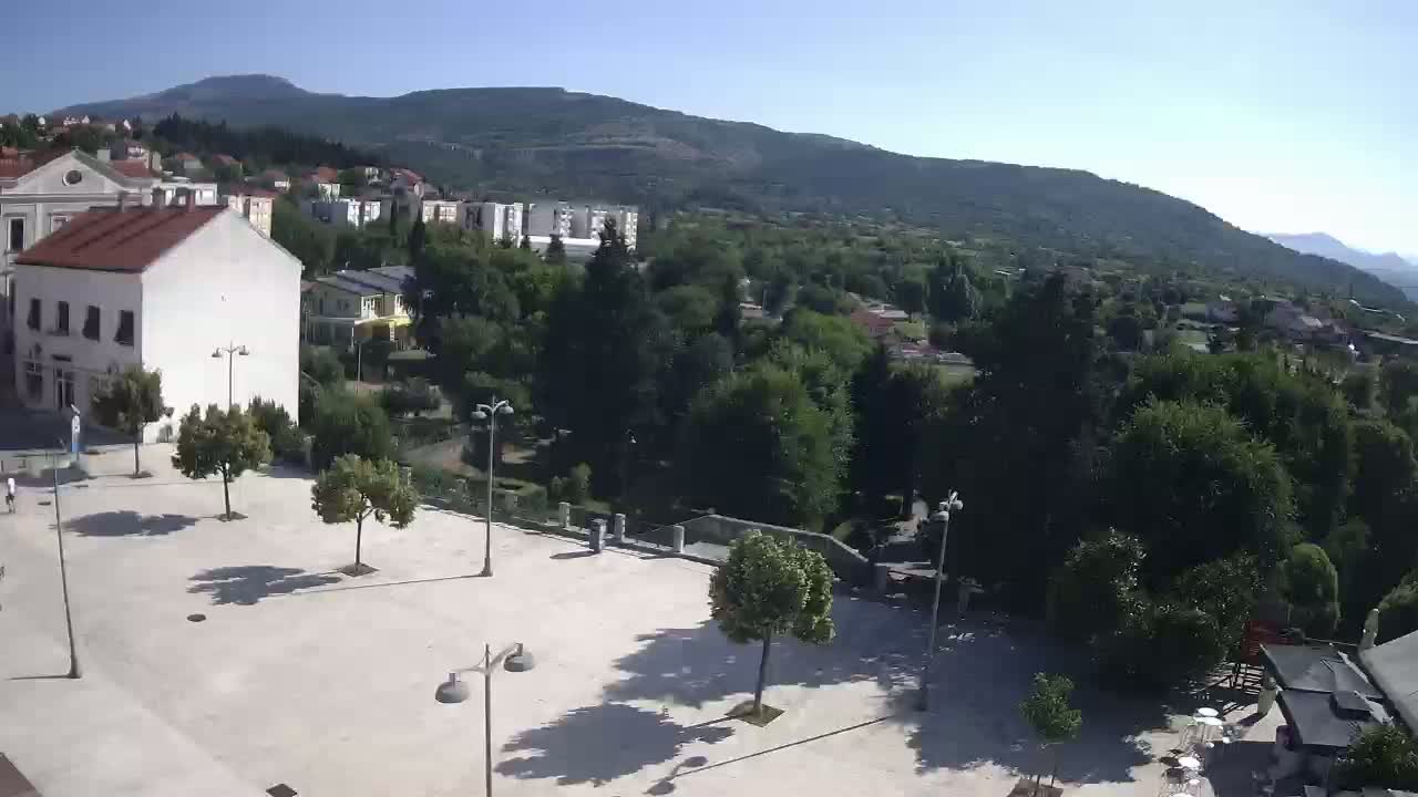Drniš Town Skyline & Promina Mountain Live Cam - Drnis, Grad Drnis, Šibenik-Knin, Croatia