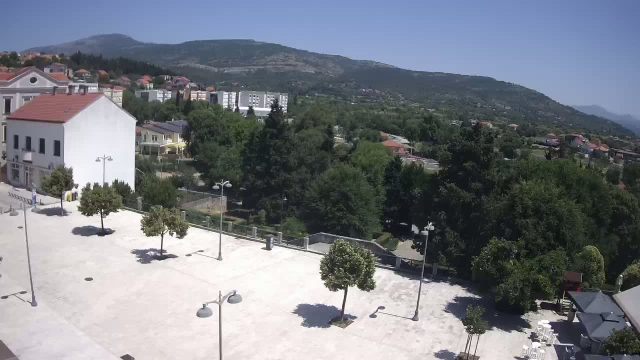 Drniš Town Skyline & Promina Mountain Live Cam - Drnis, Grad Drnis, Šibenik-Knin, Croatia