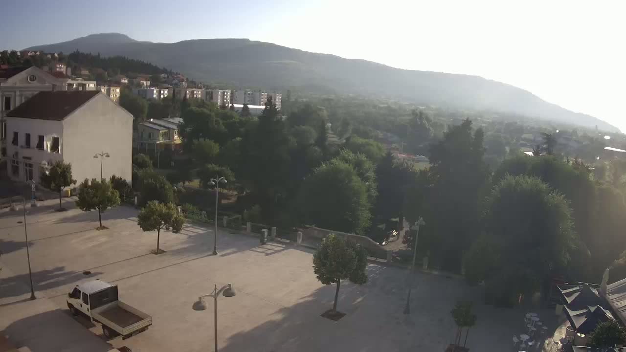 Drniš Town Skyline & Promina Mountain Live Cam - Drnis, Grad Drnis, Šibenik-Knin, Croatia