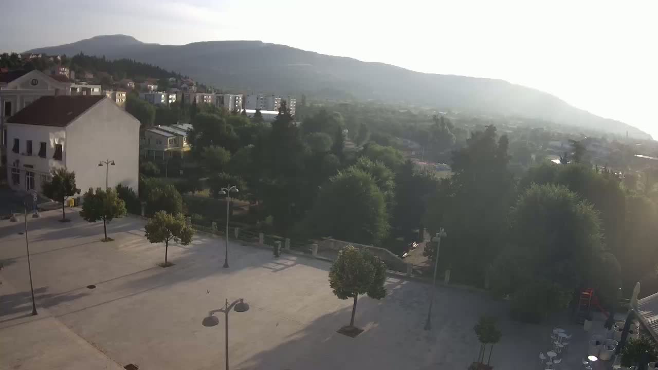 Drniš Town Skyline & Promina Mountain Live Cam - Drnis, Grad Drnis, Šibenik-Knin, Croatia
