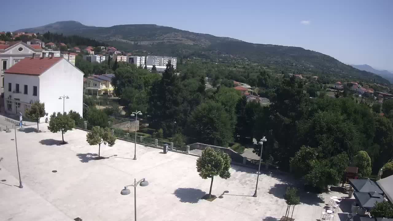Drniš Town Skyline & Promina Mountain Live Cam - Drnis, Grad Drnis, Šibenik-Knin, Croatia